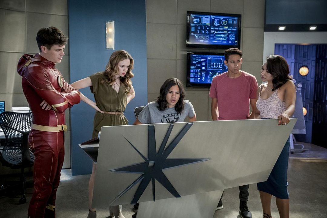 Flash : Foto Carlos Valdes, Danielle Panabaker, Grant Gustin