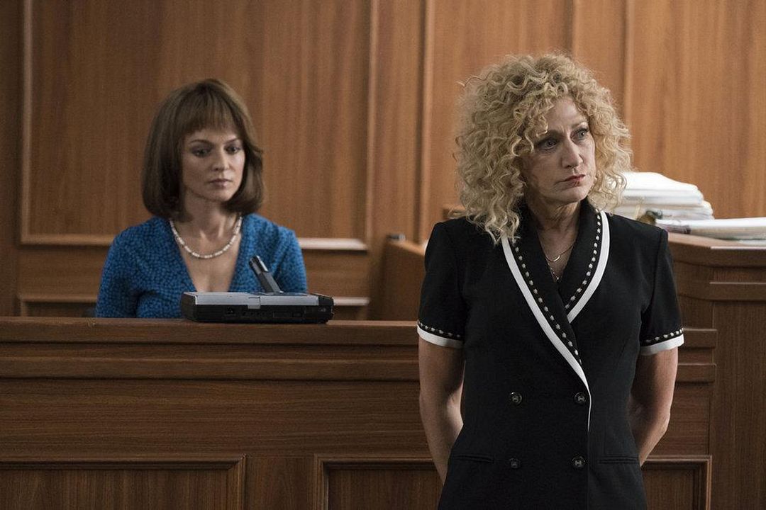 Foto Edie Falco, Heather Graham