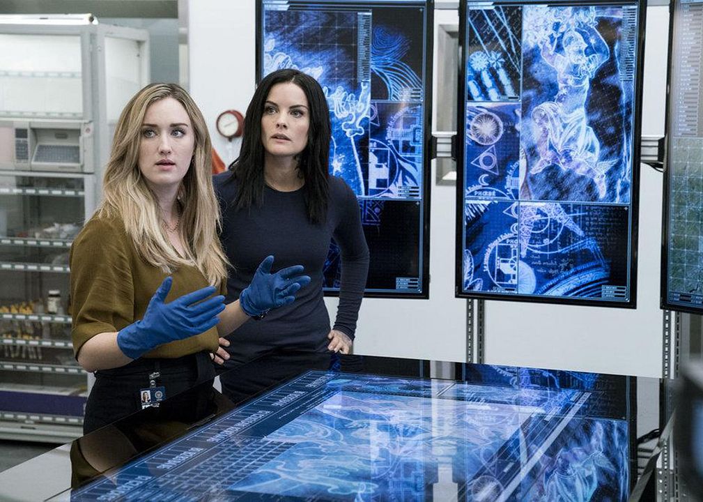 Blindspot : Foto Ashley Johnson, Jaimie Alexander