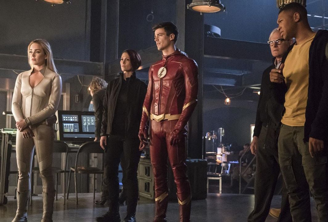 Flash : Foto Grant Gustin, Caity Lotz, Chyler Leigh, Victor Garber