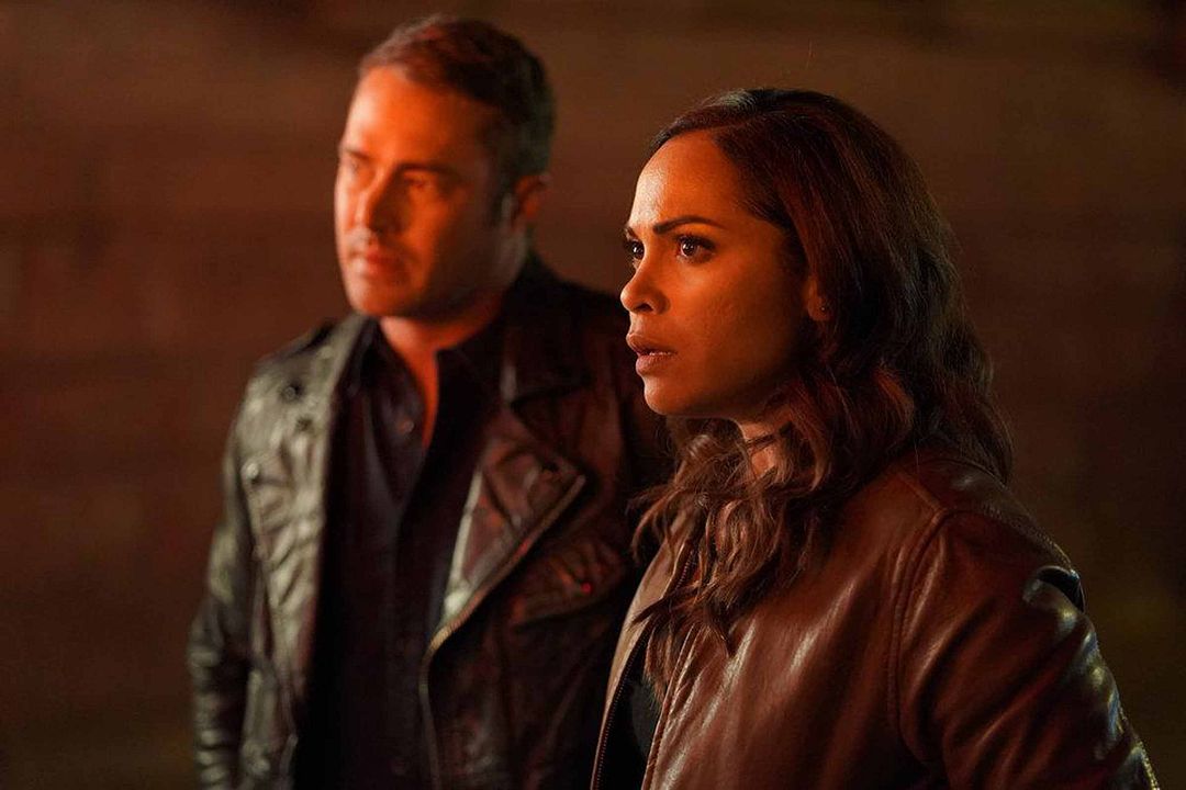 Chicago Fire : Foto Taylor Kinney, Monica Raymund