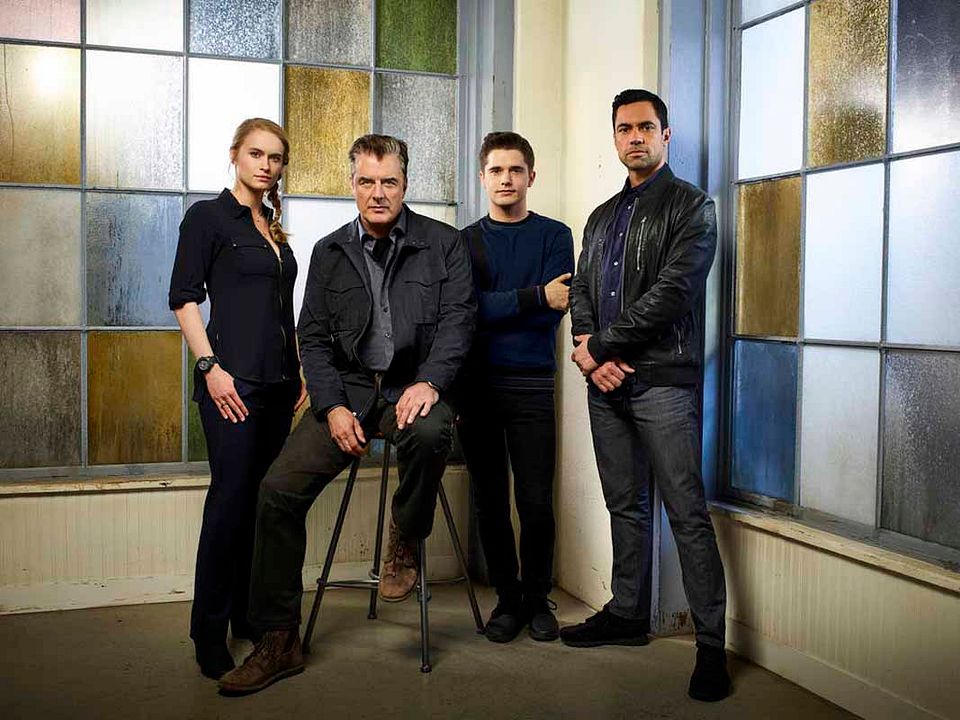 Foto Leven Rambin, Chris Noth, Danny Pino