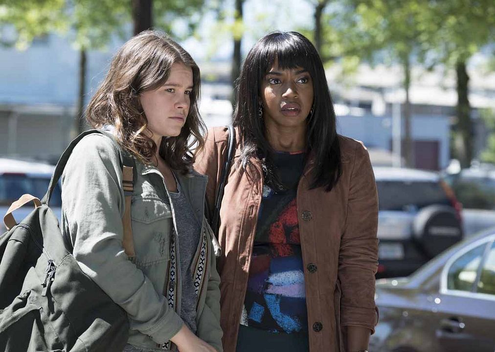 Foto Sosie Bacon, Jerrika Hinton