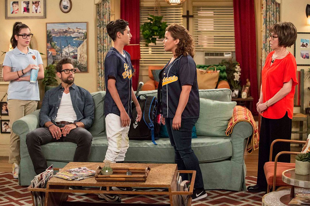 One Day At A Time (2017) : Foto Isabella Gomez, Marcel Ruiz, Rita Moreno, Todd Grinnell, Justina Machado