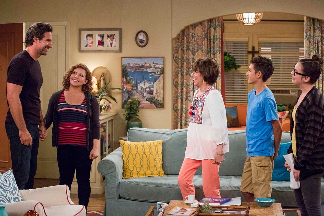 One Day At A Time (2017) : Foto Marcel Ruiz, Rita Moreno, Isabella Gomez, Justina Machado