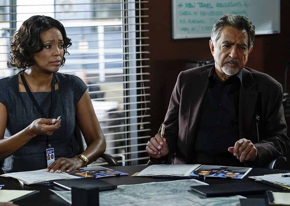 Mentes criminales : Foto Aisha Tyler, Joe Mantegna