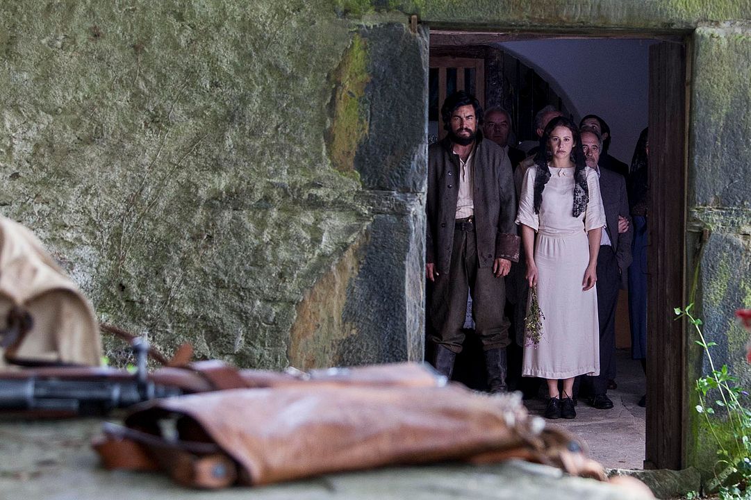 Bajo la piel de lobo : Foto Mario Casas, Irene Escolar