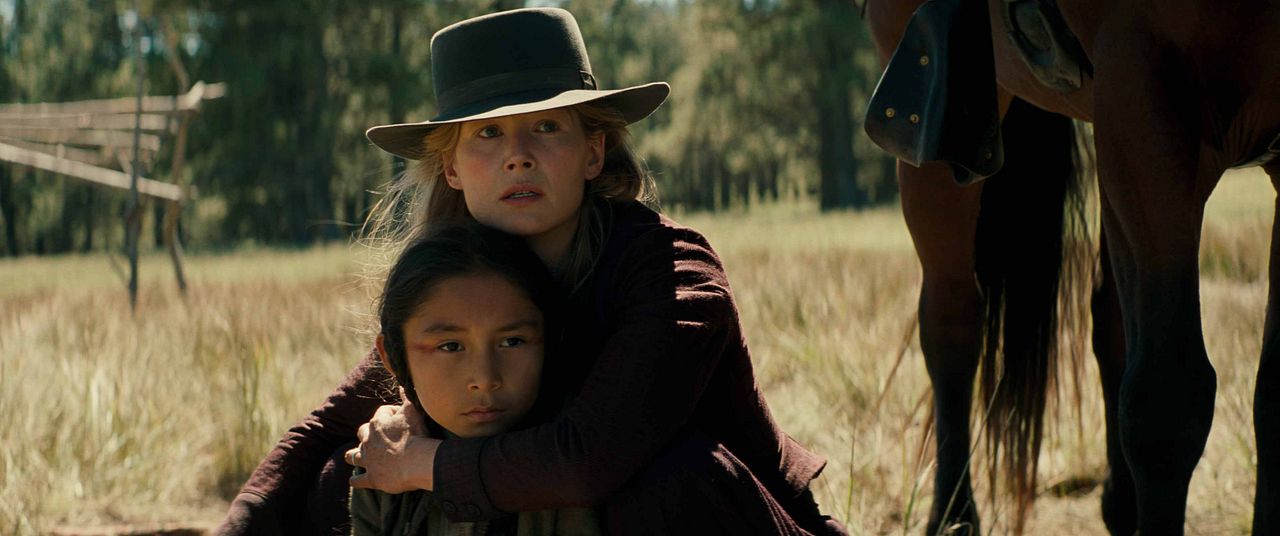Hostiles: Violencia americana : Foto Rosamund Pike