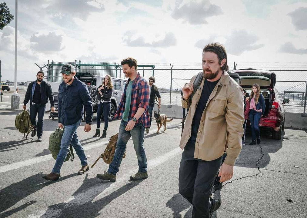 SEAL Team : Foto Max Thieriot