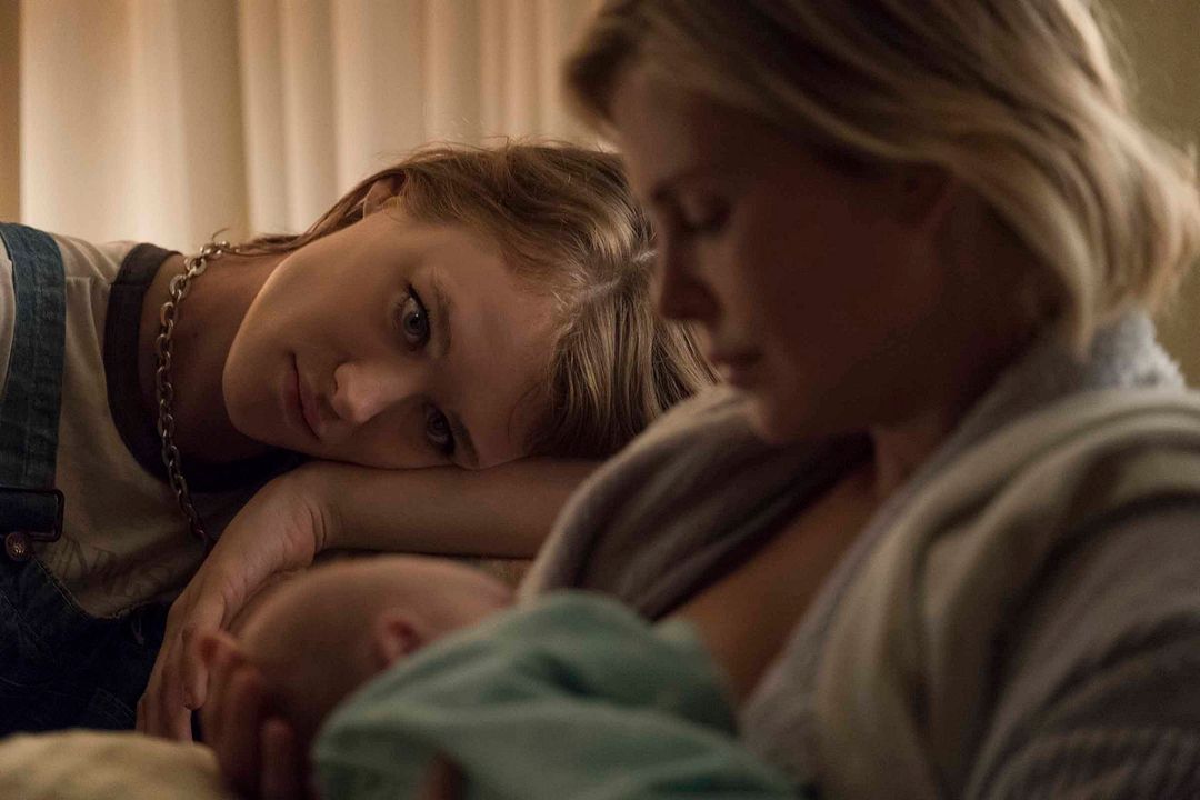 Tully: una parte de mí : Foto Charlize Theron, Mackenzie Davis