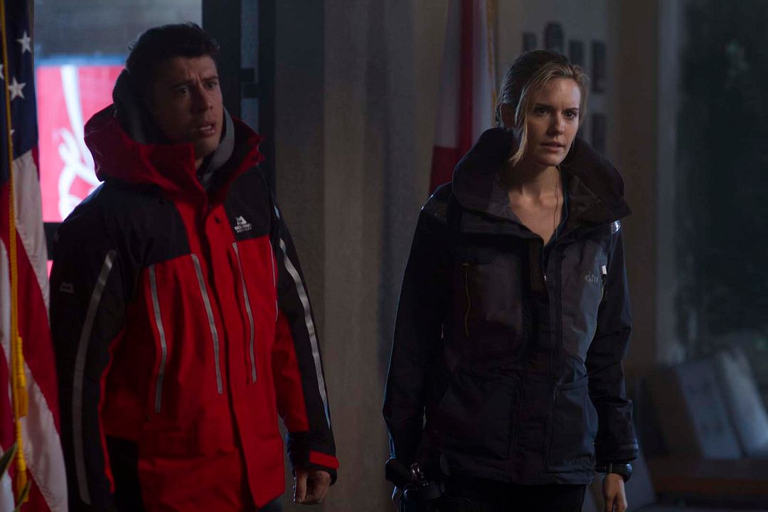 El gran huracán categoría 5 : Foto Toby Kebbell, Maggie Grace
