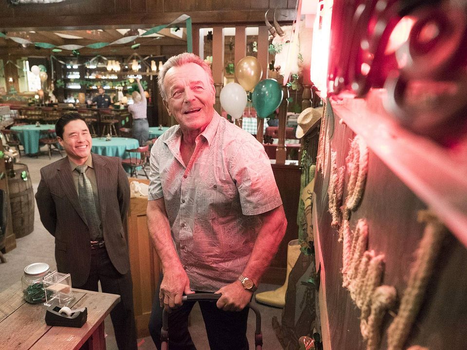 Foto Randall Park, Ray Wise