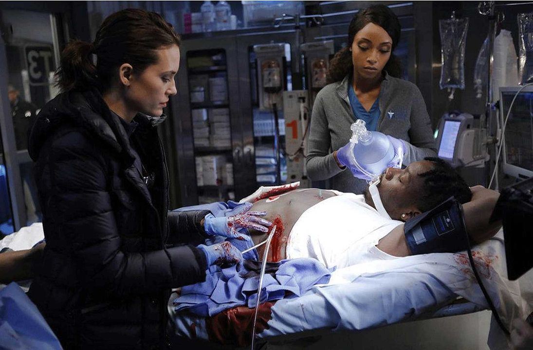 Chicago Med : Foto Torrey DeVitto, Yaya DaCosta