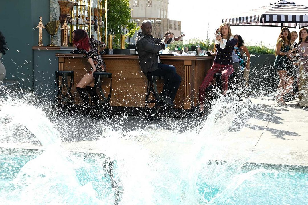 Lucifer : Foto Lauren Lapkus, D.B. Woodside