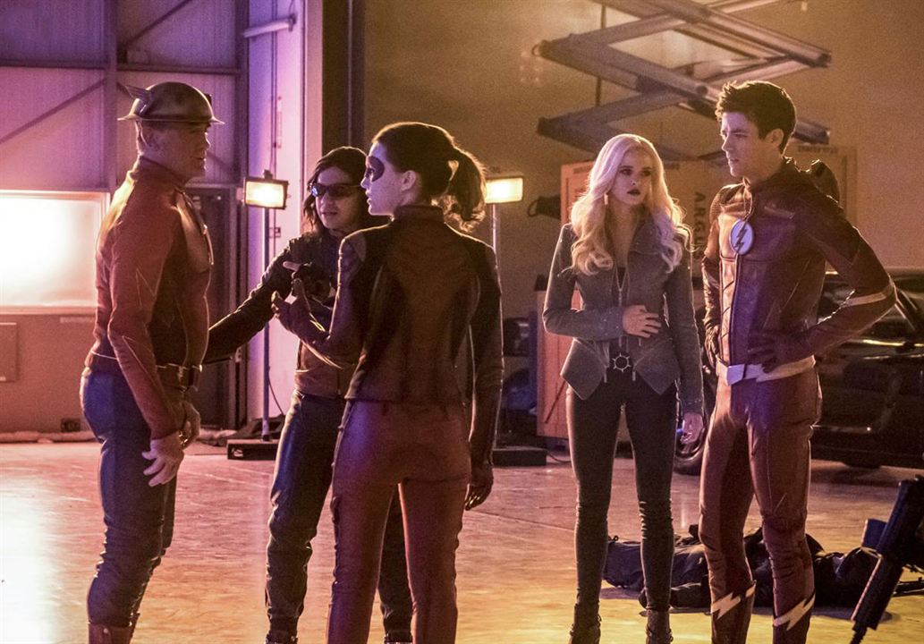 Flash : Foto Carlos Valdes, Grant Gustin, Danielle Panabaker