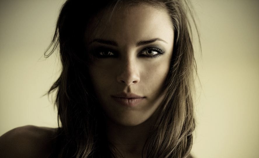 Póster Marcela Guirado