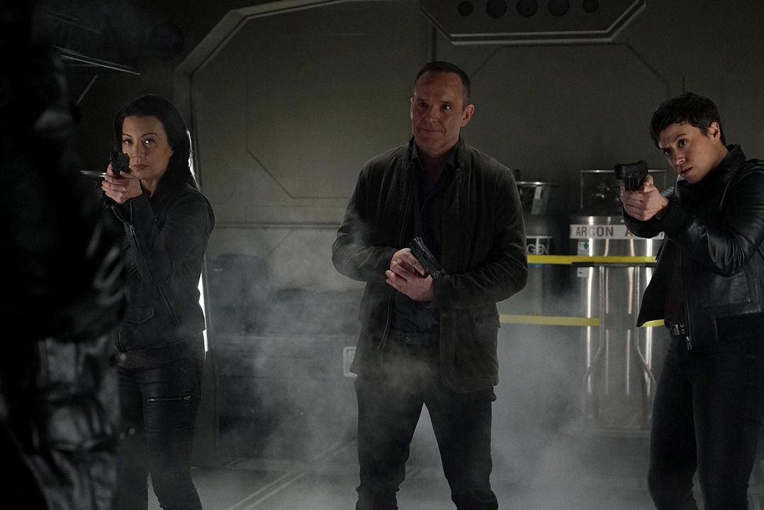 Agentes de S.H.I.E.L.D. : Póster Ming-Na Wen, Clark Gregg