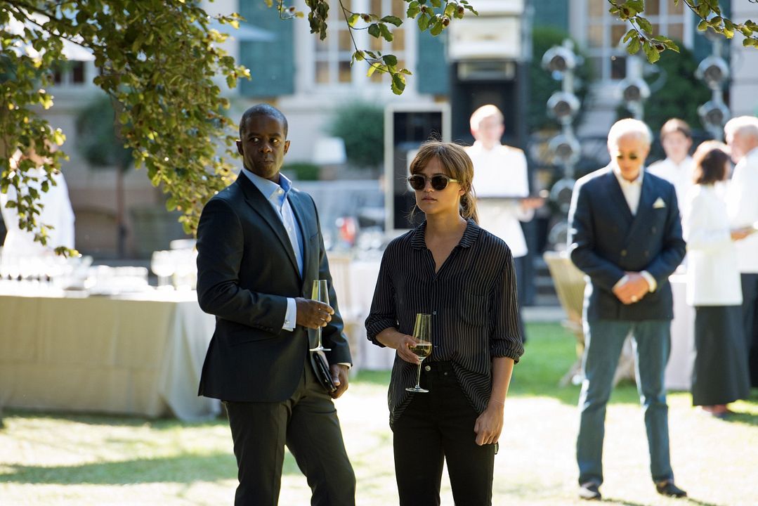 Foto Alicia Vikander, Adrian Lester