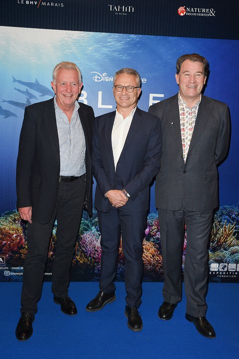 Arrecife de delfines : Cobertura de revista