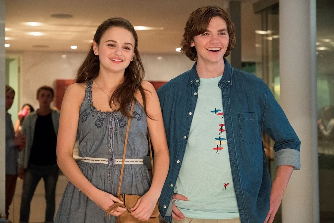 El stand de los besos : Foto Joel Courtney, Joey King