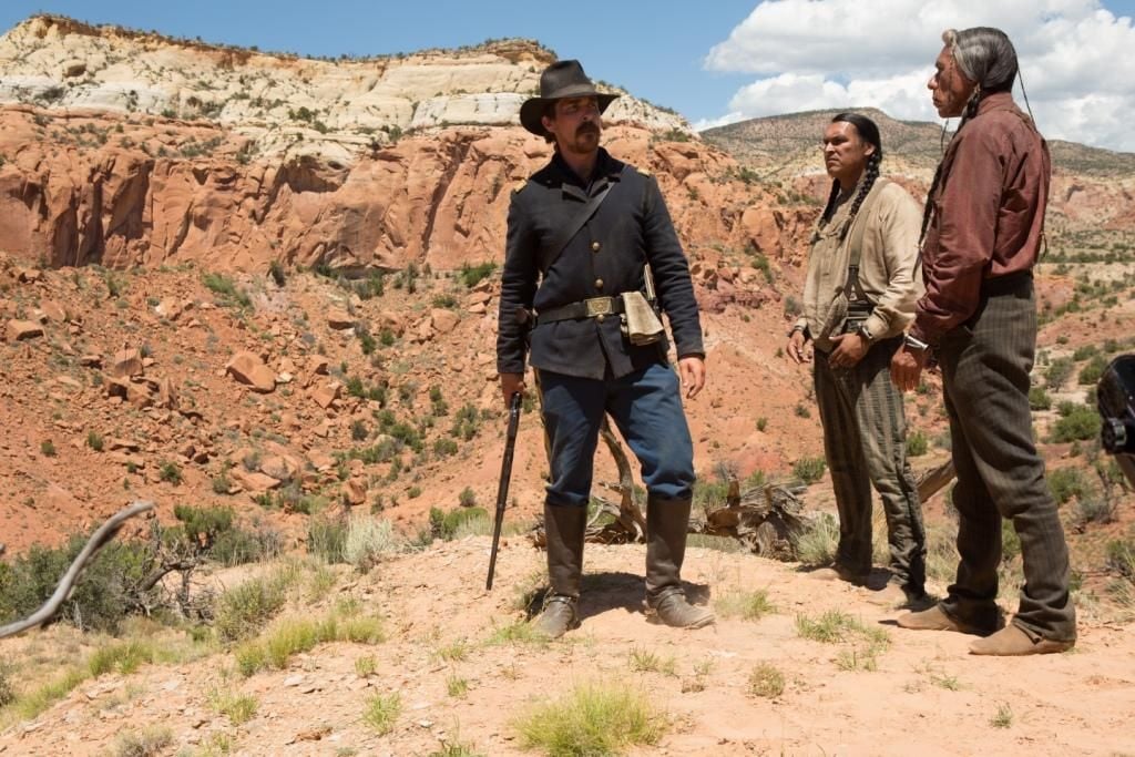 Hostiles: Violencia americana : Foto Christian Bale, Wes Studi