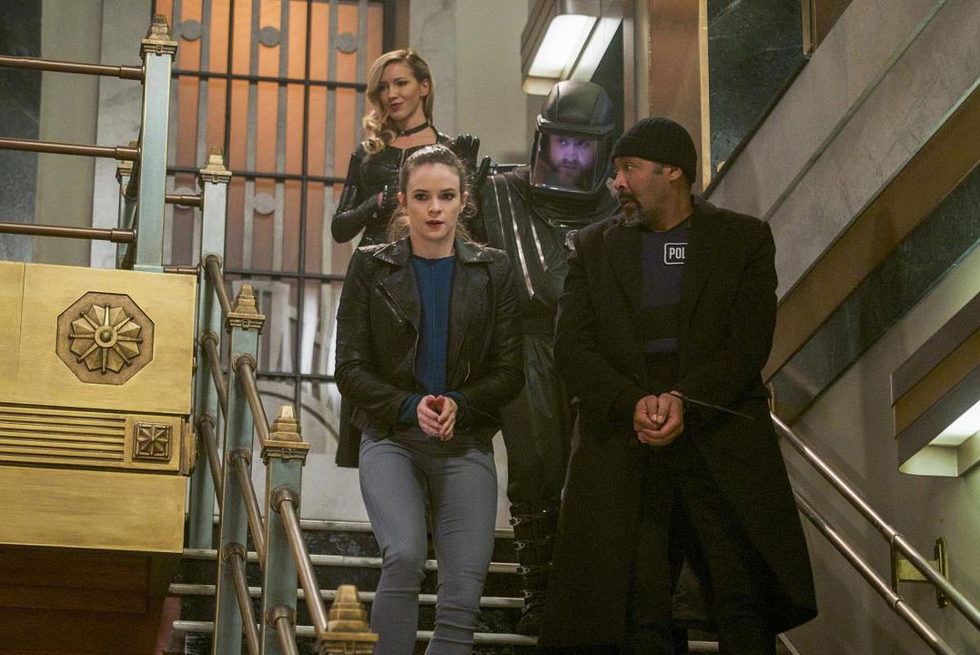 Flash : Foto Katie Cassidy, Ryan Alexander McDonald, Danielle Panabaker, Jesse L. Martin