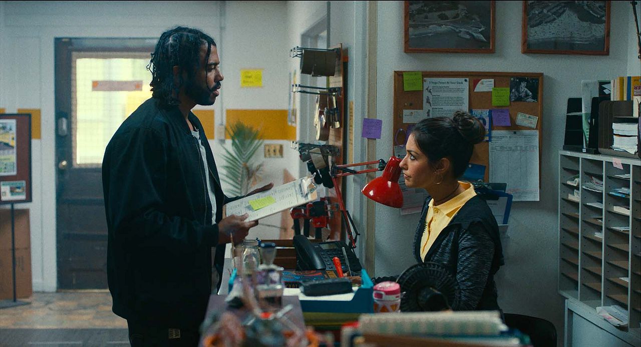 Punto ciego : Foto Janina Gavankar, Daveed Diggs