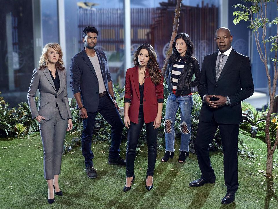 Foto Dennis Haysbert, Sendhil Ramamurthy, Sarah Shahi