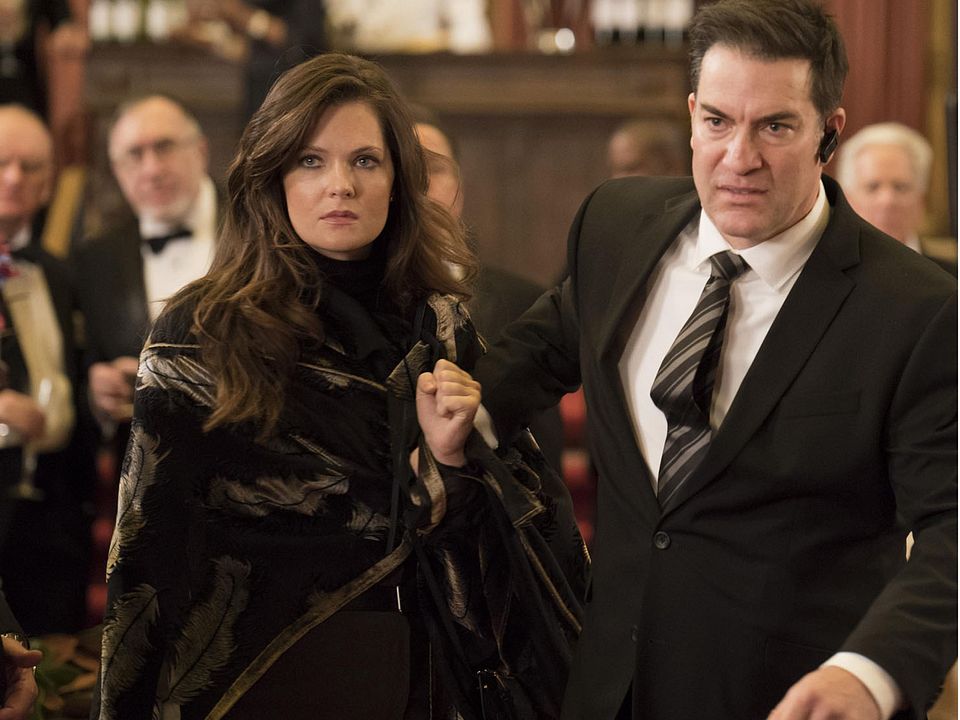 Foto Jeremy Holm, Meghann Fahy