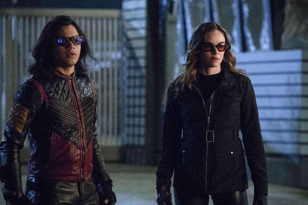 Flash : Póster Danielle Panabaker, Carlos Valdes