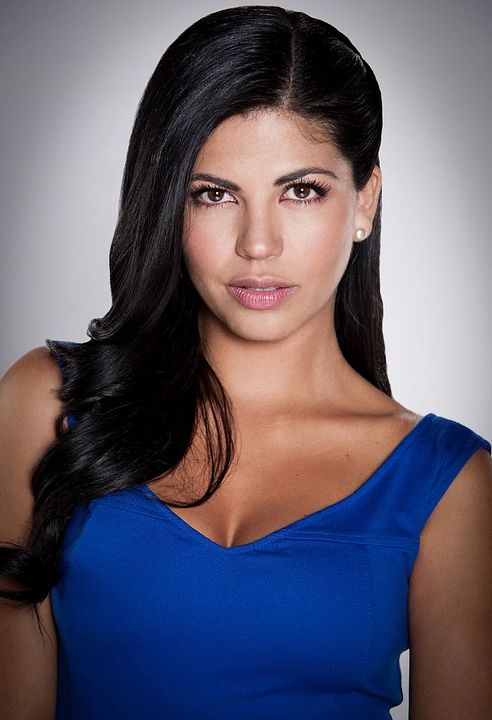 Póster África Zavala