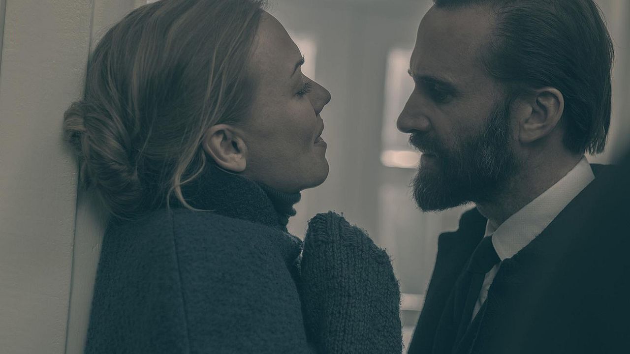 The Handmaid’s Tale : Foto Joseph Fiennes, Yvonne Strahovski