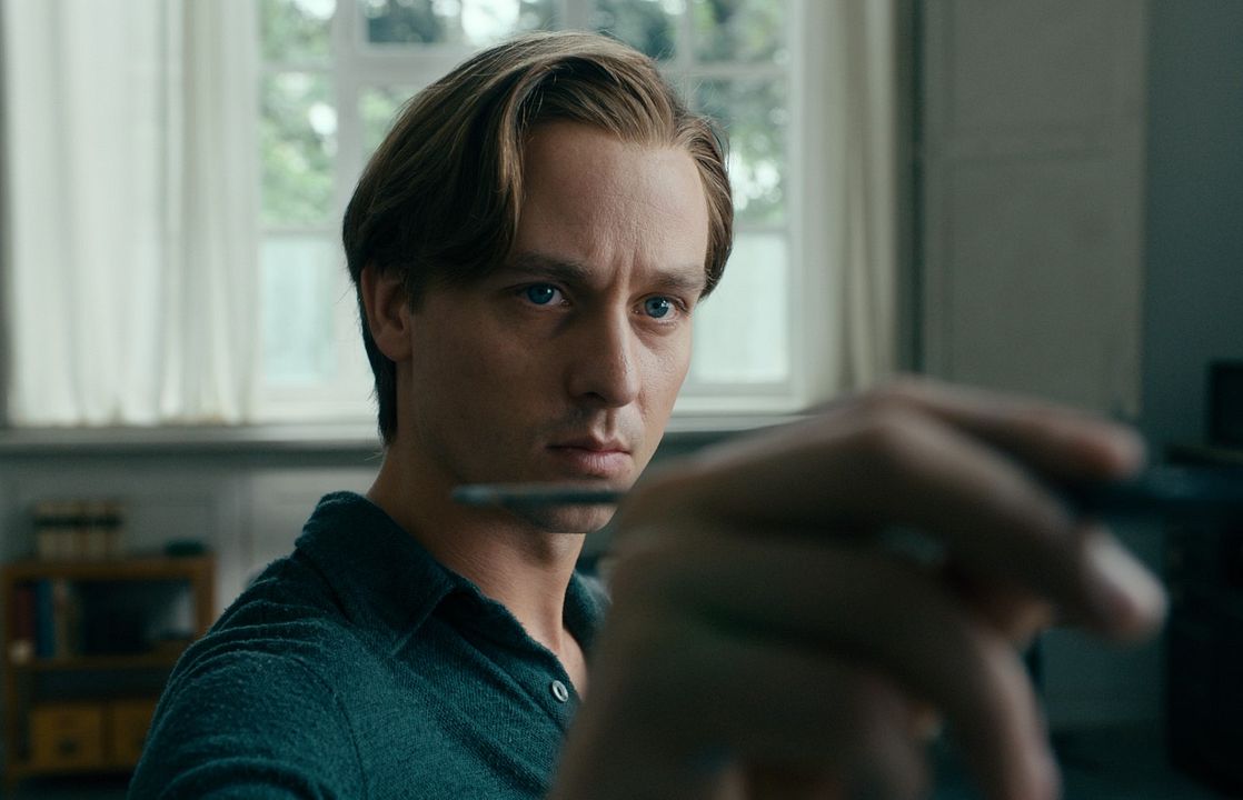 Never look away : Foto