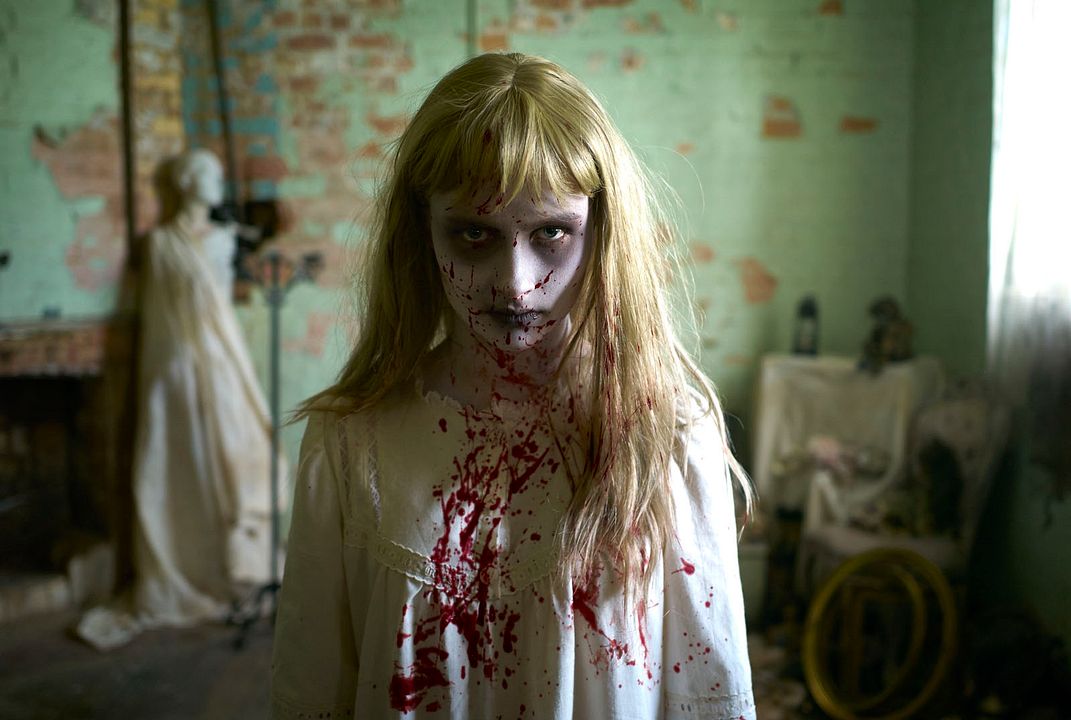 Juego del terror : Foto Olivia DeJonge