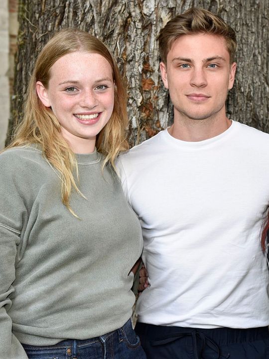 Close to the Horizon : Póster