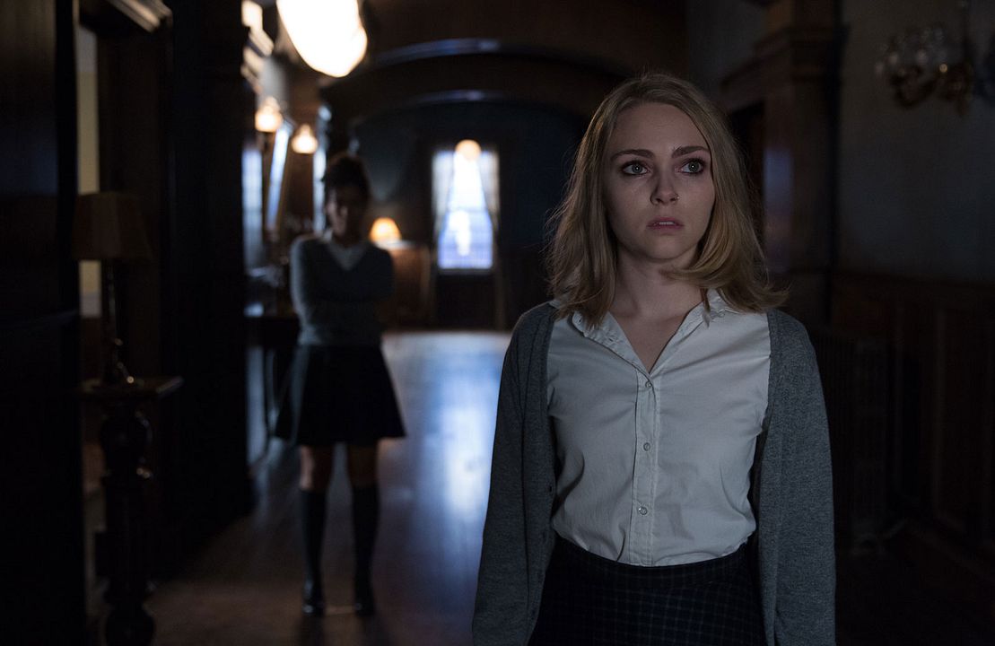 Down a Dark Hall : Foto AnnaSophia Robb