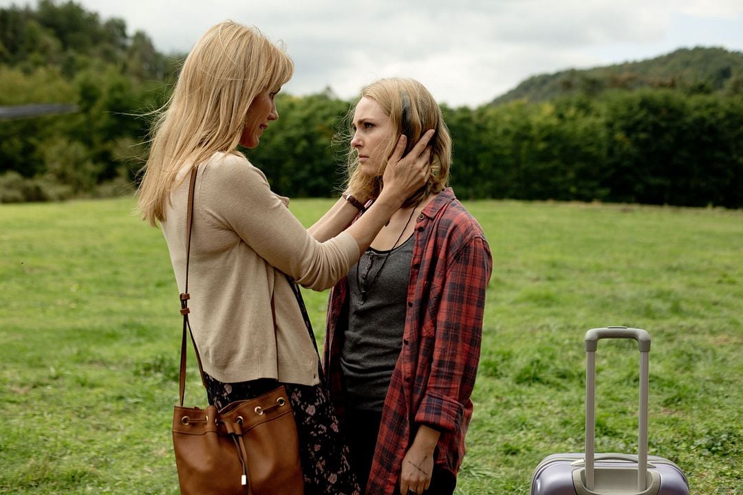 Down a Dark Hall : Foto AnnaSophia Robb