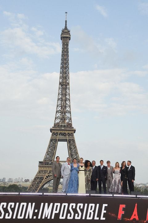 Misión: Imposible - Repercusión : Cobertura de revista Simon Pegg, Caspar Phillipson, Vanessa Kirby, Rebecca Ferguson, Henry Cavill, Michelle Monaghan, Angela Bassett, Tom Cruise, Christopher McQuarrie