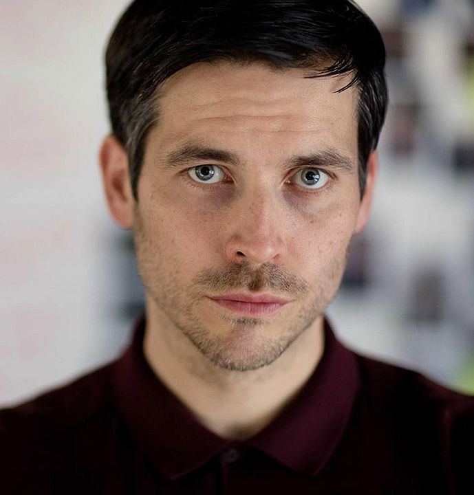 Póster Rob James-Collier