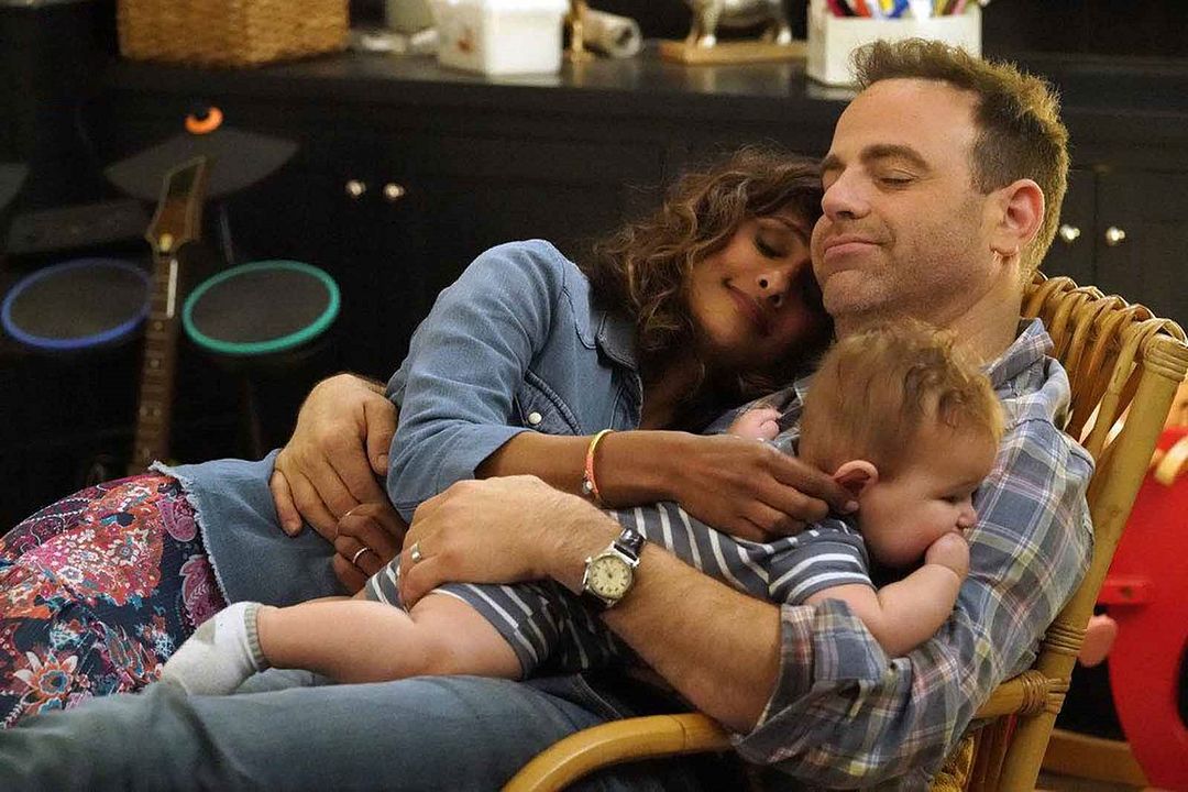 Foto Paul Adelstein, Sarayu Blue