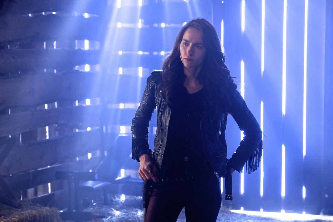 Wynonna Earp : Foto Melanie Scrofano