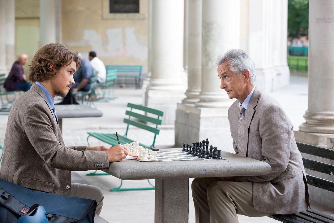 Una entrevista con Dios : Foto David Strathairn, Brenton Thwaites