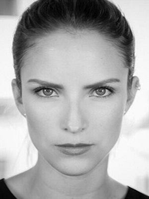 Póster Paulette Hernandez