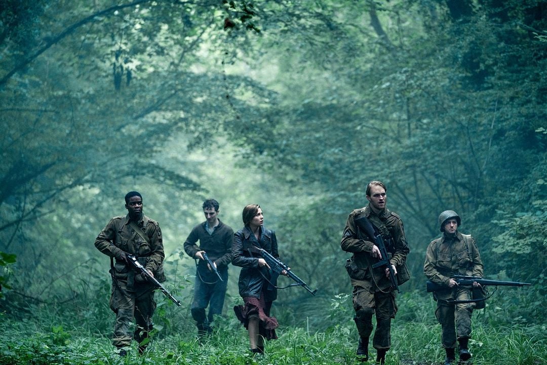 Operación Overlord : Foto Mathilde Ollivier, John Magaro, Wyatt Russell, Jovan Adepo