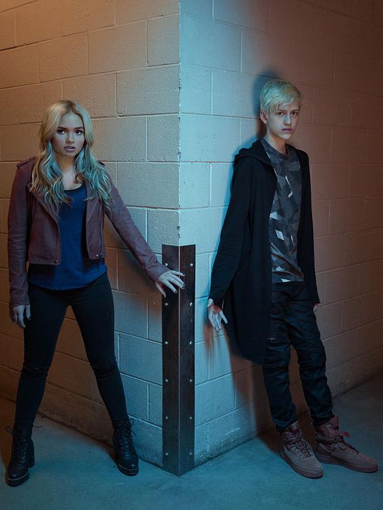 Foto Natalie Alyn Lind, Percy Hynes White