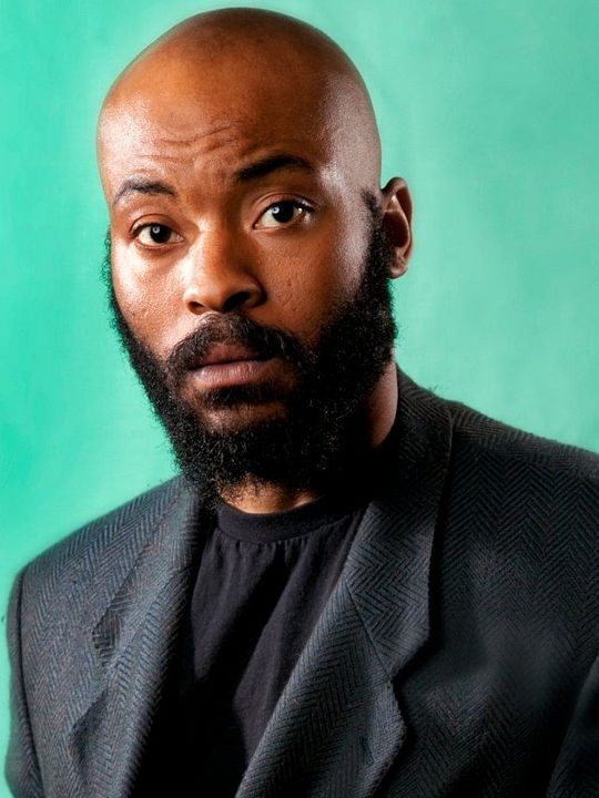 Póster Arinzé Kene