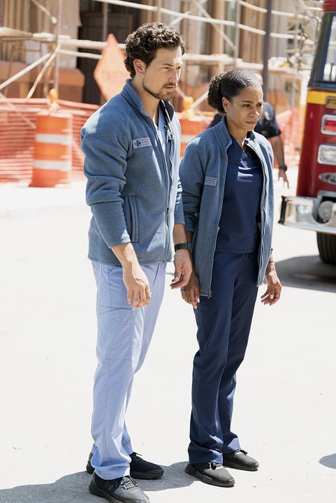 Estación 19 : Foto Kelly McCreary, Giacomo Gianniotti