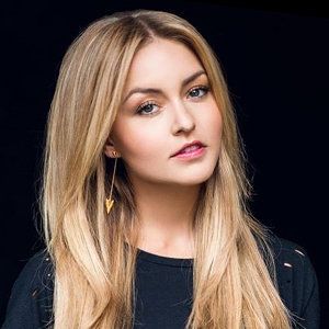 Póster Angélique Boyer