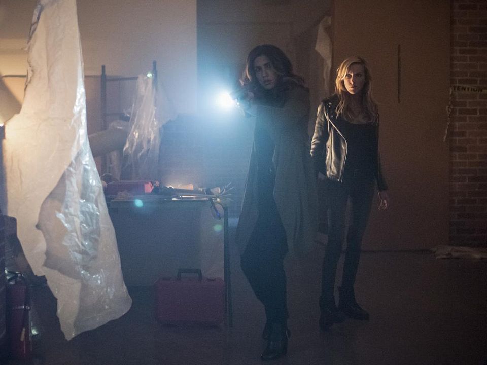 Arrow : Foto Katie Cassidy, Juliana Harkavy