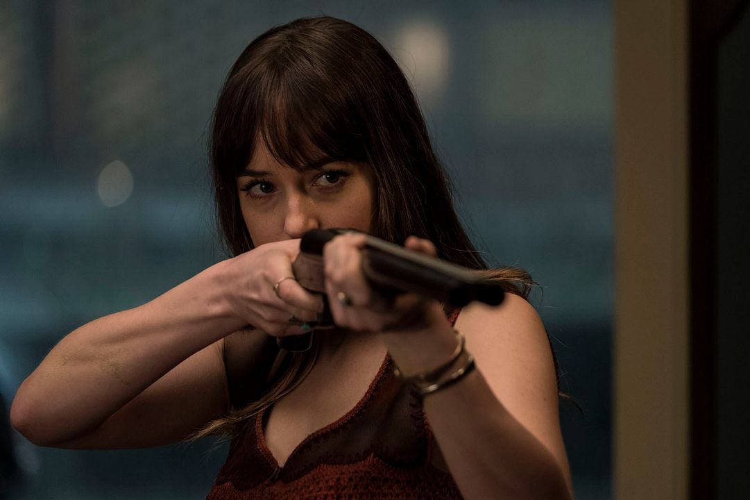 Malos momentos en el Hotel Royale : Foto Dakota Johnson